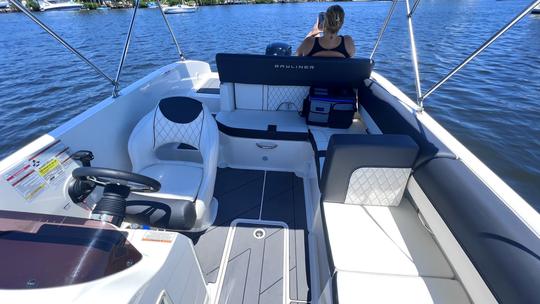 Magnifique nouveau bateau à pont Bayliner de 20 pieds pouvant accueillir jusqu'à 9 personnes à Dania Beach, en Floride