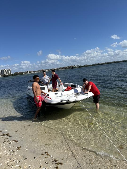 Tahoe 2150 OB 2024 con motor de 200 HP, paquete de pesca. ¡ENTREGA EN CUALQUIER LUGAR!