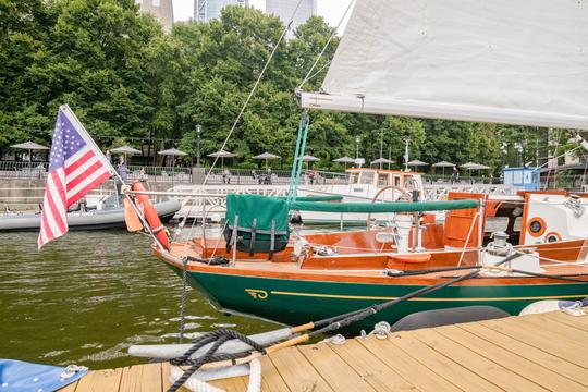 Hinckley Pilot 35 Classic Sailboat in the Heart of NYC.