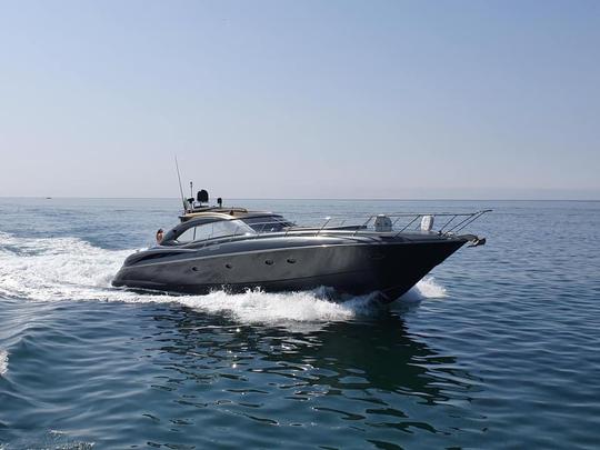 Sunseeker Predator 60 | Marina de Vilamoura | Alquiler de yates con patrón