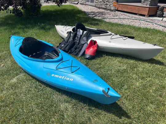 Dos kayaks sentados de 9 pies