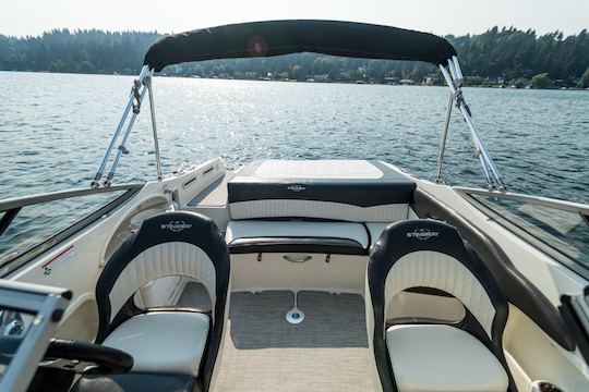  215LR Stingray ~ Salle de bain, chambre à air sur le lac Washington