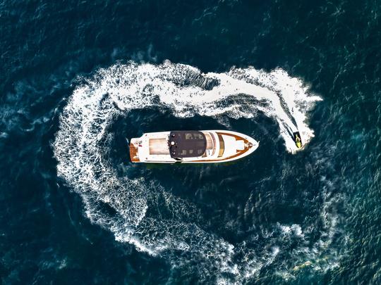 Alquiler de yates de lujo en el puerto de Dubái: yate de 80 pies en Dubái