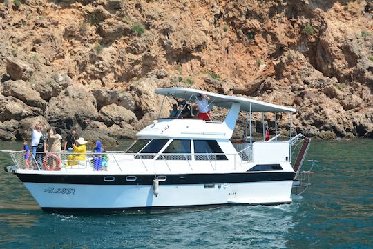 Alquiler de excursiones de un día en yate a motor en Belek