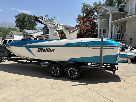 Malibu Wake Boat con capitán (19 personas)