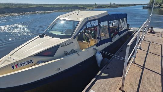 A lancha Admiral para 14-18 pessoas no Delta do Danúbio