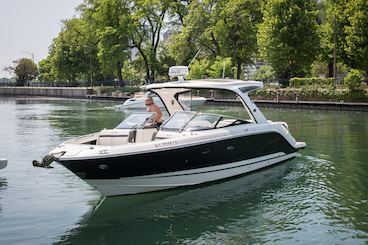 2018 Luxury Sea Ray 31 SLX in Chicago up to 10 guests!!