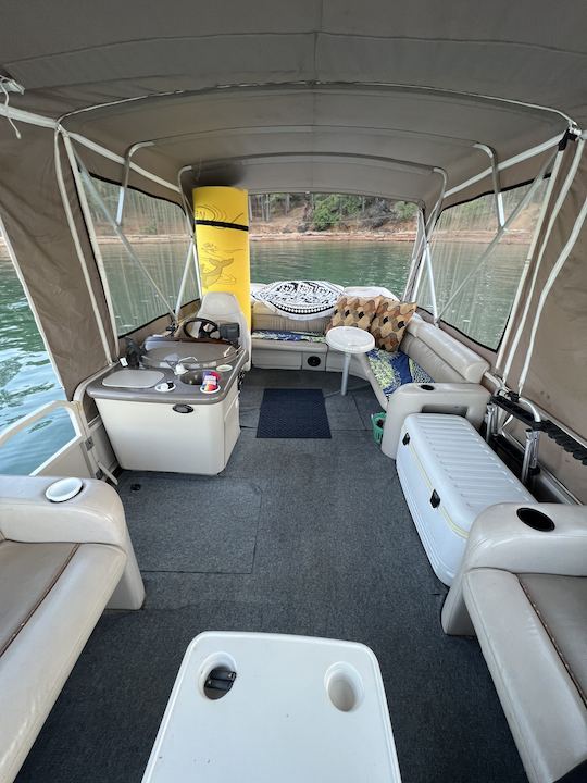 Barco flutuante Crestliner Shasta Lake 