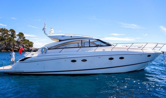 Alquiler exclusivo del megayate Princess V56 Power en la Costa Azul, Francia 