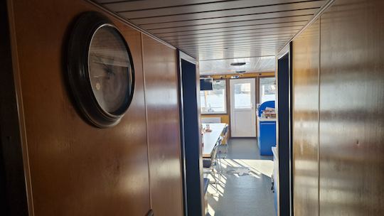 Delta Queen - House Boat - jusqu'à 12 personnes peuvent dormir dans une chambre séparée