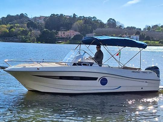 Excursion en bateau privé à Porto avec un Pacific Craft 700 Sun Cruiser de 23 pieds