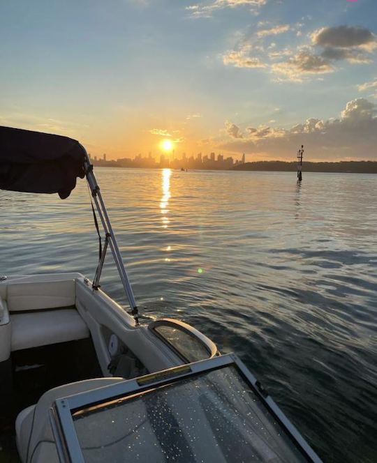 Bateau à moteur à louer à Sydney — Bayliner Capri 1950 (2000)