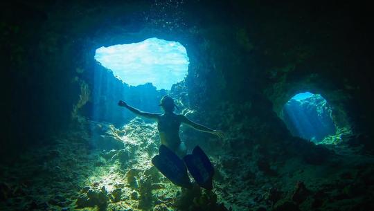 Aventura en las Bahamas: barco, capitán, chef, comidas, excursiones, juguetes y combustible 