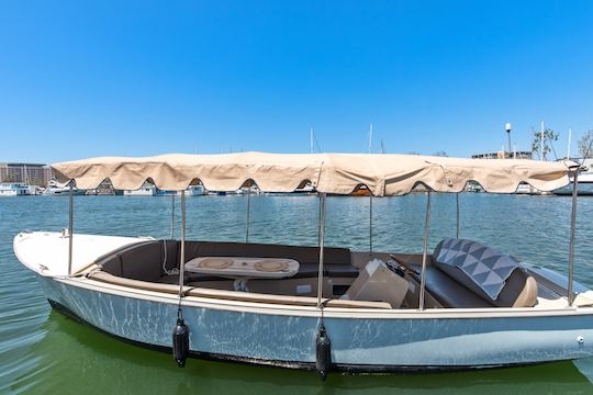 Bateau Duffy de 21 pieds avec fenêtres transparentes et machine à S'mores !