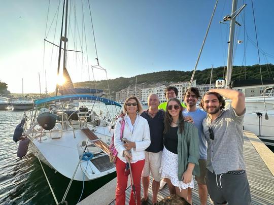 Choose our 7-hour Alghero Sailing Tour with authentic Sardinian Cuisine