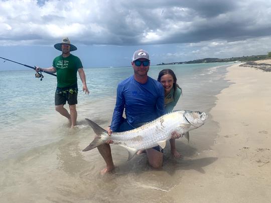 Charters y tours privados de pesca en Combate Beach