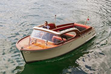 26ft Chris-Craft Wooden Boat for Lake Como Tour