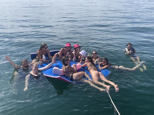 24ft long Pontoon party boat on Lake pleasant 