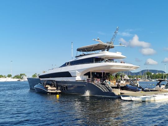 Le plus grand catamaran de 120 pieds du Brésil