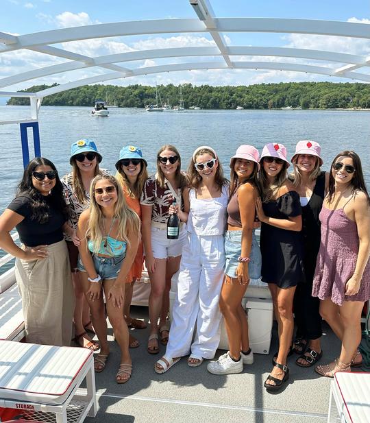 Le meilleur bateau de fête du lac Champlain pouvant accueillir jusqu'à 20 passagers !