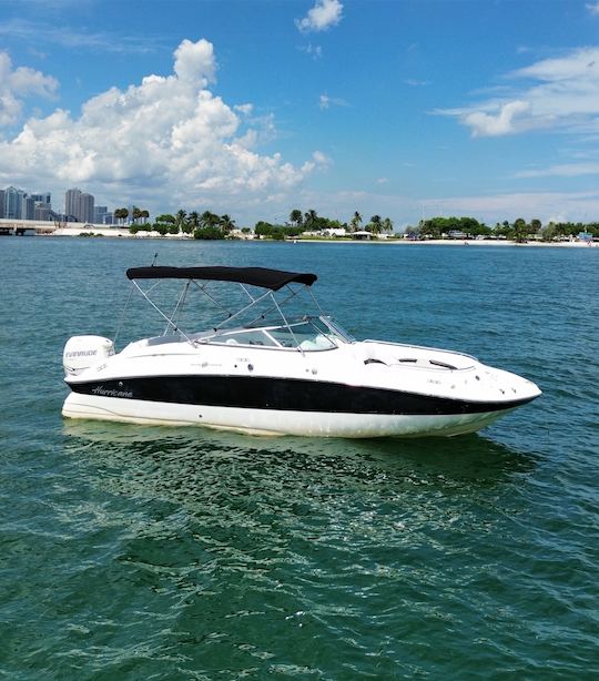 Belo barco Sundeck de 26 pés em Miami