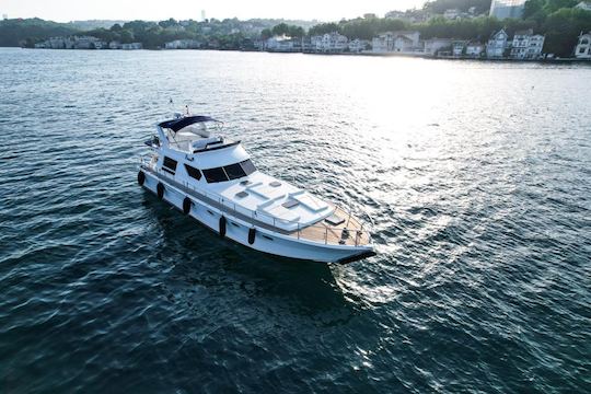 Yacht de luxe pour les occasions spéciales et les visites