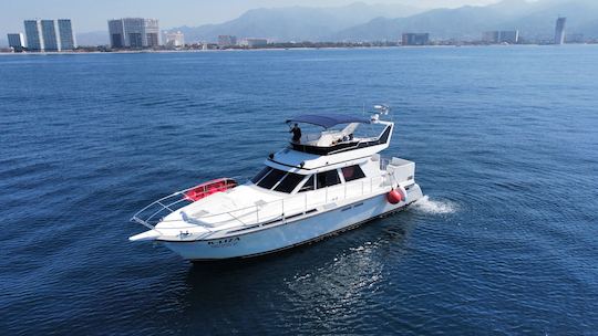 50ft Yacht with Flybridge in Puerto Vallarta