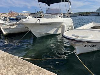 Explorez les eaux de l'Adriatique : louez notre bateau à moteur Atlantic Marine 530 pour 6 personnes !