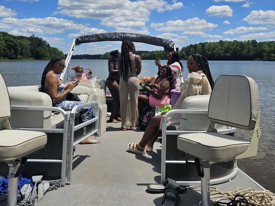 Diversión veraniega en un lago en Queen City con el pontón Godfrey Sweetwater