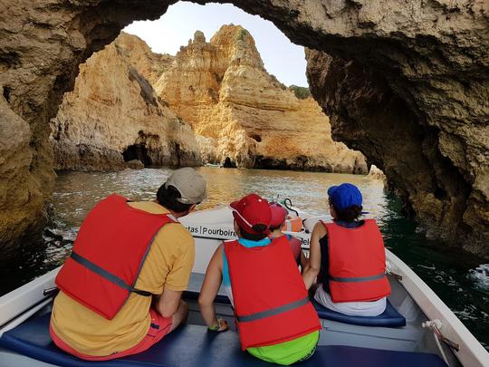 Passeio privado de barco pelas cavernas da Ponta da Piedade em Lagos, Algarve com guia local