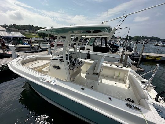 Boston Whaler 230 Outrage - Enjoy some time on the Long Island Sound