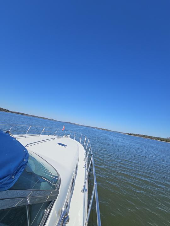 Beautiful Sea Ray 400 on Percy Priest Lake - Nashville TN