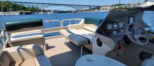 FUN PONTOON BOAT ENJOY CRUISING THE LAKE! 