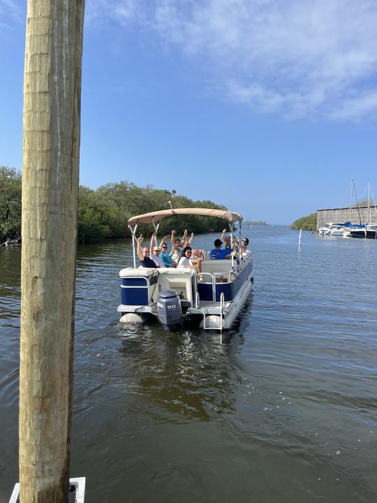 Bateau ponton de 22 pieds ! Pêchez ou faites la fête !