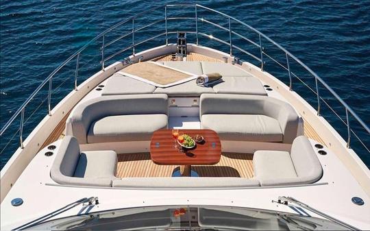 Luxuoso iate Azimut 78 Fly em Podstrana, Croácia