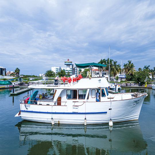 Storebro Royal Cruiser Yacht classic Charter in Mazatlan