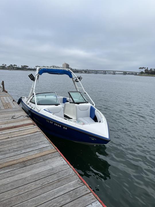  Wakesurf Lessons with the 22ft Centurion Bowrider!