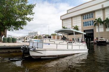 Journée en bateau privé à Fort Lauderdale ! Bateau ponton pouvant accueillir 10 personnes