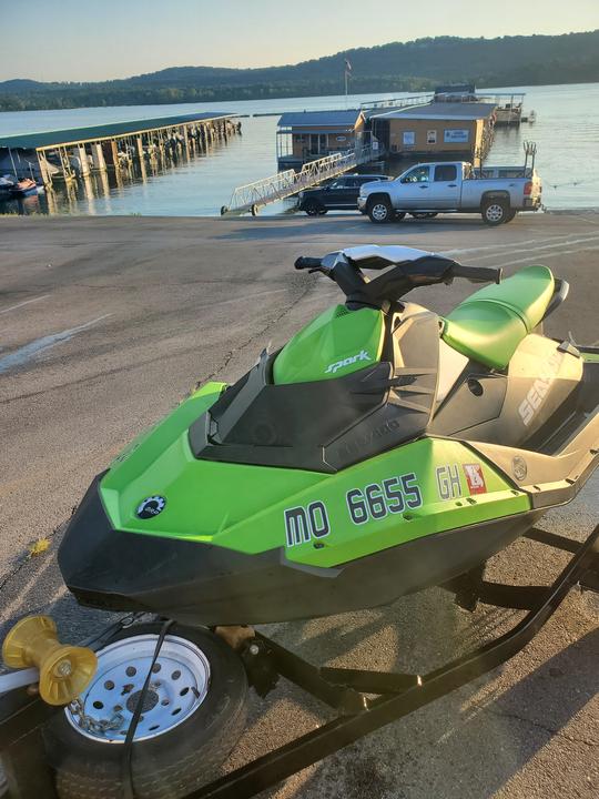 Location de jet-ski Sea Doo Spark Waverunner 2016 à Branson, dans le Missouri