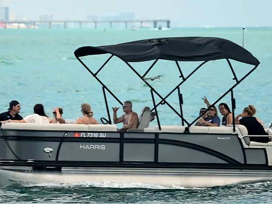 Aventure en ponton en limousine aquatique. Réservez une aventure nautique de luxe dès aujourd'hui !