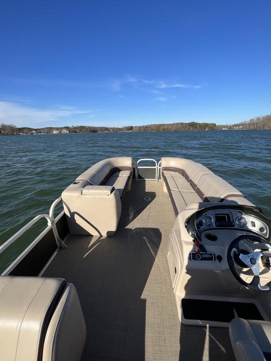 2019 26' Suntracker Pontoon Party Barge Lake Norman