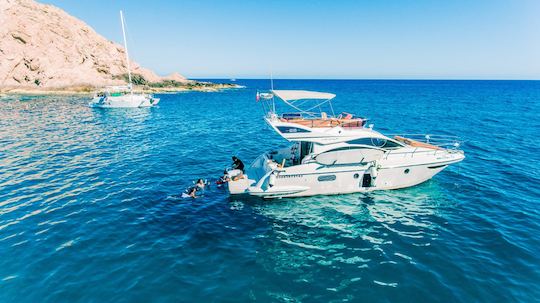 Brown Azimut 38 Flybridge - yacht de luxe propre et agréable !