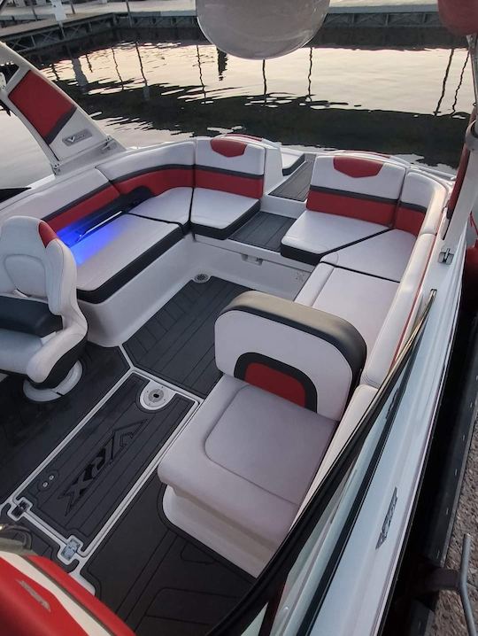 Passeio de barco a jato e esportes aquáticos no Lago Mead!