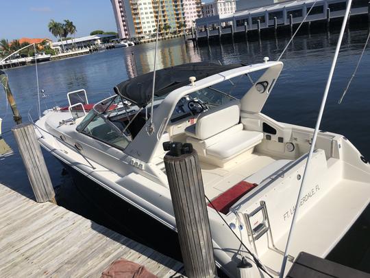 Sol, diversão e relaxamento: Sea Ray Intercoastal Charter de 33 pés