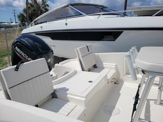 2023 Bayliner Center Console 