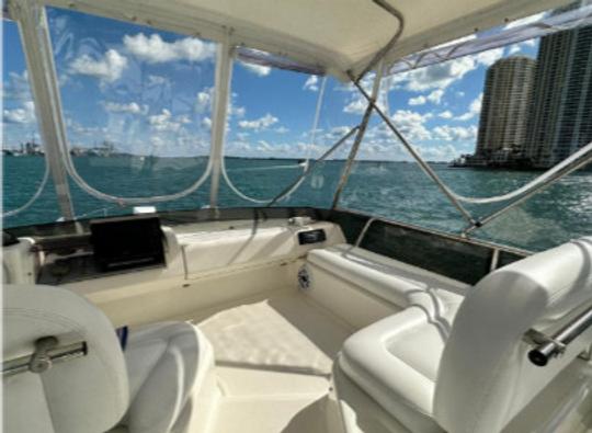 ¡Yate Azimut de 50 pies con moto de agua opcional en Miami!