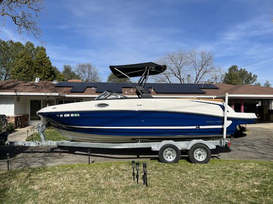 Bayliner VR6 2019 (operado por un arrendatario)