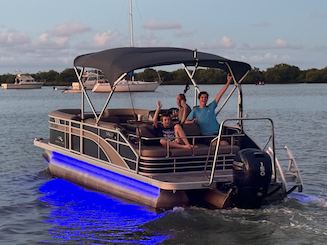 Luxury 22ft Bennington Tritoon 150hp for St Augustine Intercoastal