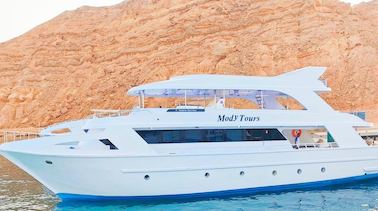 Aluguel diário de iate em SHARM EL SHEIKH com frutos do mar, bebidas, funcionários e transporte gratuito  