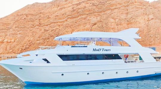 Aluguel diário de iate em SHARM EL SHEIKH com frutos do mar, bebidas, funcionários e transporte gratuito  